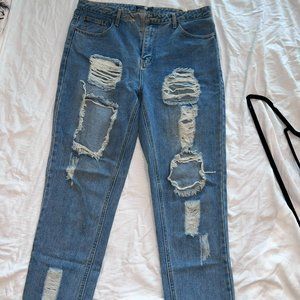 HIGH WAIST LIGHT WASH DISTRESSED MOM JEANS